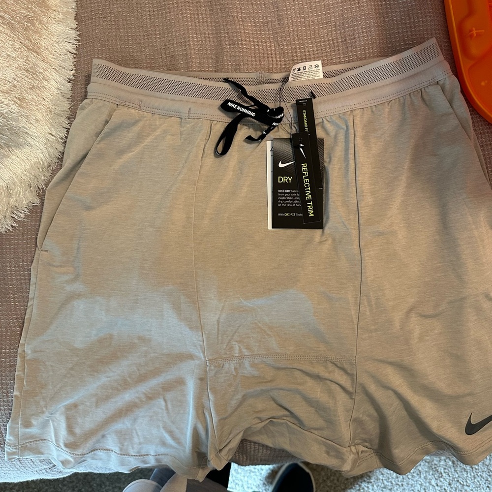 Nike men’s running reflective shorts Medium